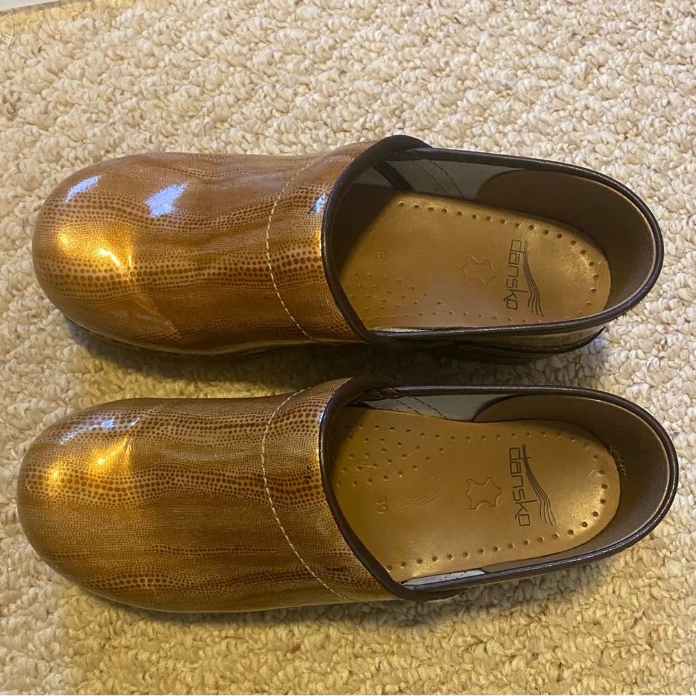 Dansko Clogs Size 39 - image 4